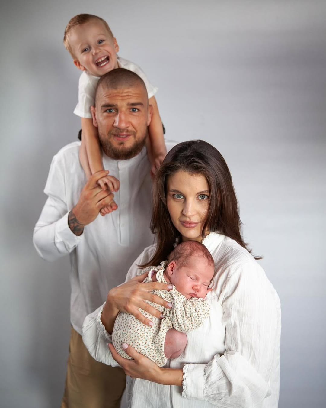 Амосов переміг Магні у видовищному бою: відео дебюту українця в UFC